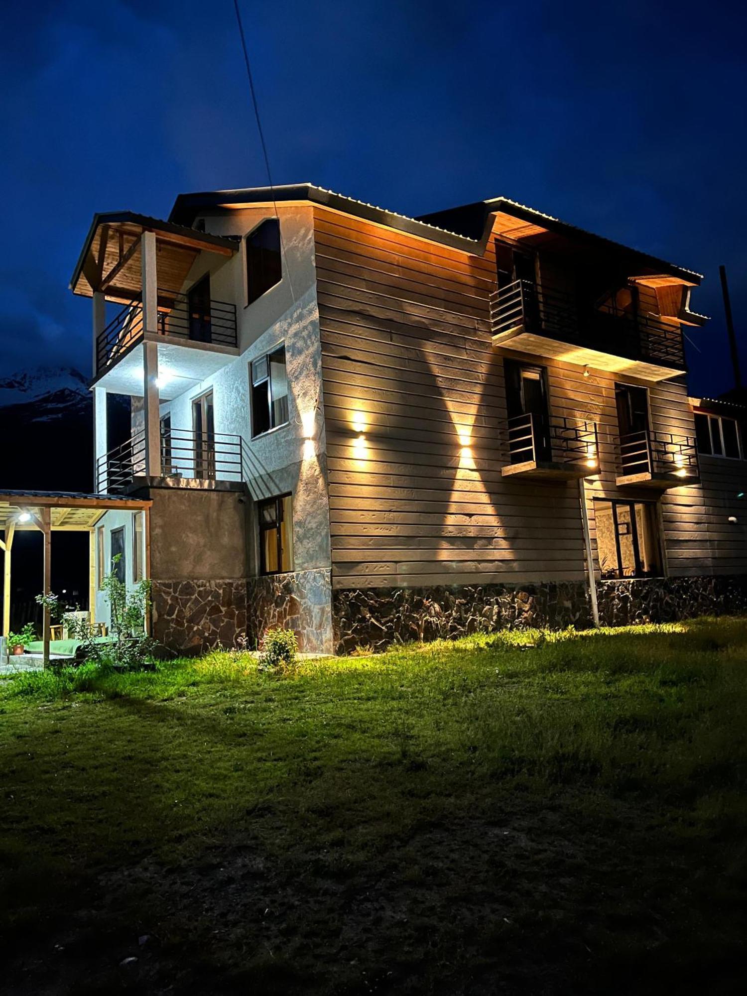 Hotel Ninama à Mestia Extérieur photo